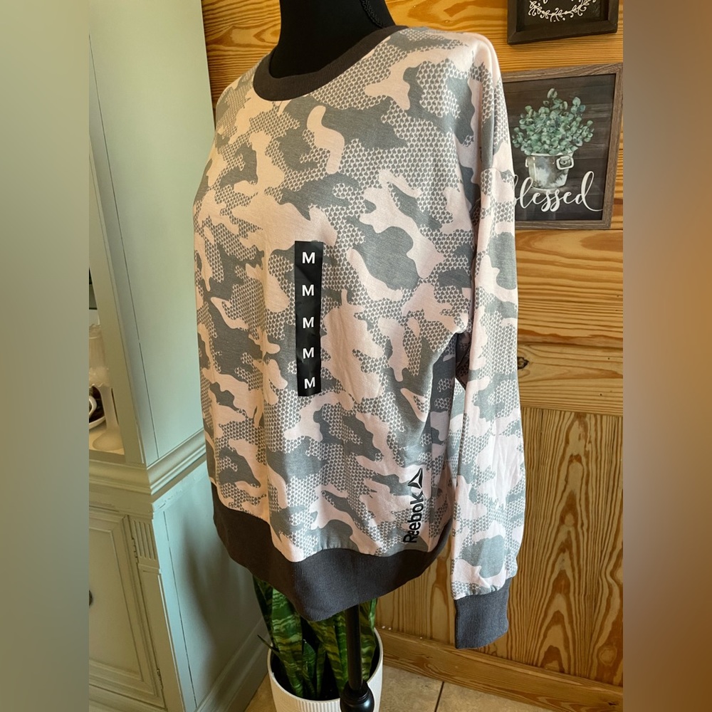 NWT Reebok digital camo Pink and gray